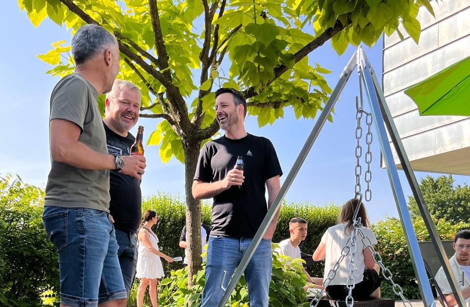 Lachen gehört zum Job dazu Ein Moment aus dem Alltag bei MIA – authentisch, offen, gemeinsam.