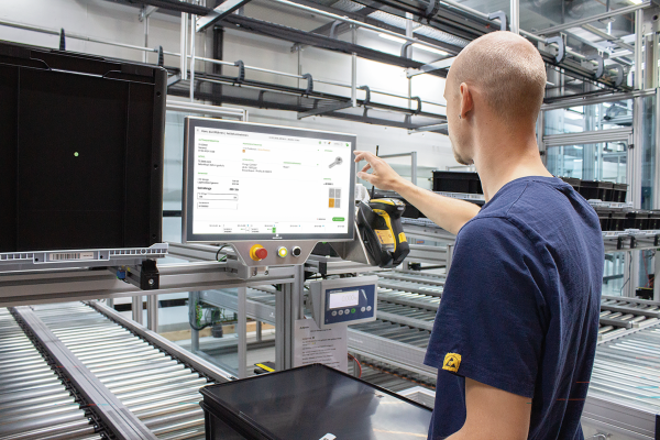 MIA Touch Anwendung für stationäre Lagerarbeitsplätze im AKL nach dem Prinzip Ware zur Person